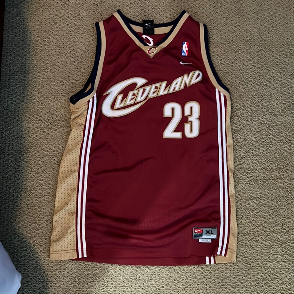 Cleveland Cavs lebron James jersey
